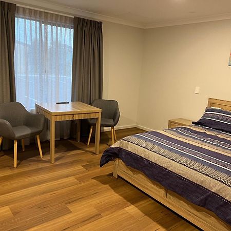 The Morrison Motel Swan View Bagian luar foto